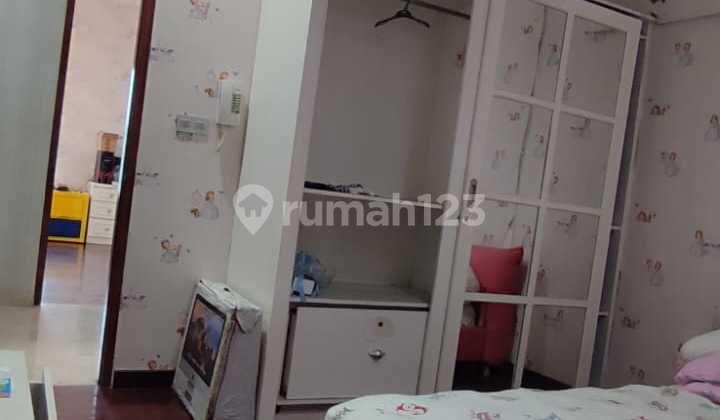 Hoek House in Foresta Bsd City, Has a Swimming Pool. Hoek House in Foresta Bsd City, Has a Swimming Pool.