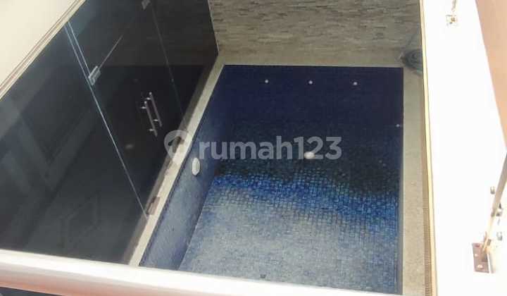 Rumah Hoek di Foresta BSD City, Ada Kolam Renang Rumah Hoek di Foresta BSD City, Ada Kolam Renang