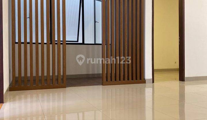 Rumah 3 Lantai di Bukit Serpong Mas, Bangunan Baru Bagus Semi Furnished 2