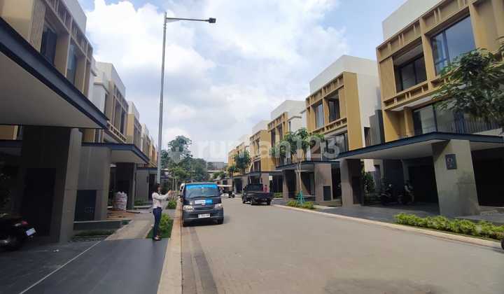 Rumah Baru 3 lantai di Enchante Residence luas tanah 300m2 luas banguan 480 m2 harga 14,5M an setelah diskon spesial bulan Mei, lokasi strategis Rumah Baru 3 lantai di Enchante Residence luas tanah 300m2 luas banguan 480 m2 harga 14,5M an setelah diskon spesial bulan Mei, lokasi strategis