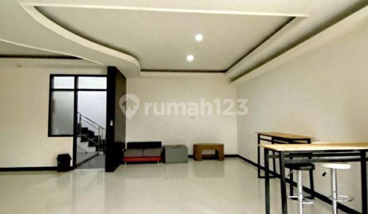 2-Story House in Pasir Salam, Buah Batu, Bandung, Land Area 220m², Building Area 300m², Price 3.65 Billion. 2