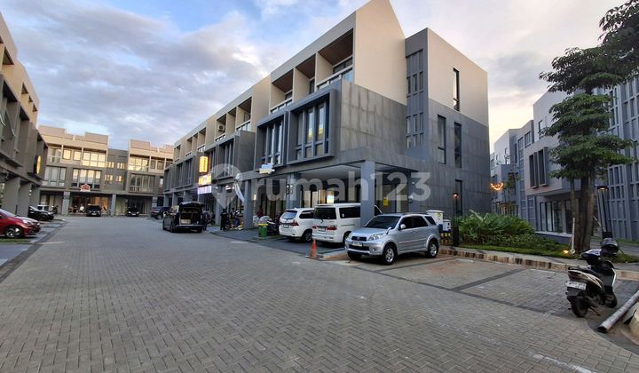 Delrey Biztown Bsdseberang Ipeka dan Zora. Harga Sewa 165Juta Pertahun. Tiga Muka, Depan, Belakang dan Samping