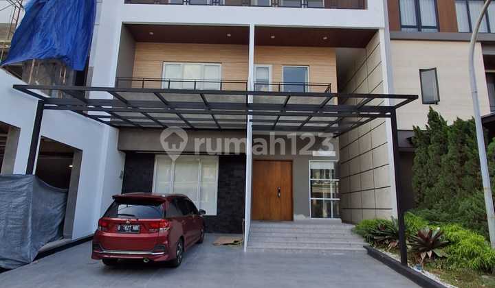 Rumah 3 Lantai di Onyx Alam Sutera