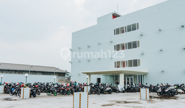 Gedung Komersial Bandung Strategis, Tanah 1,4 Ha Bangunan 14000M2