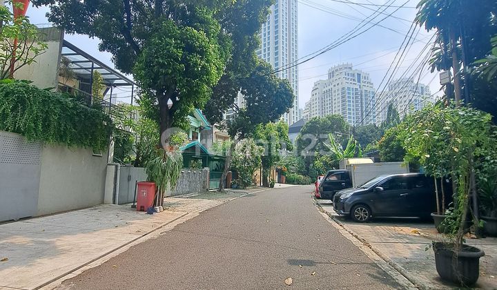 Rumah Jalan Kerinci Kebayoran Baru Lt 328 M² SHM Rp 17,5 Miliar