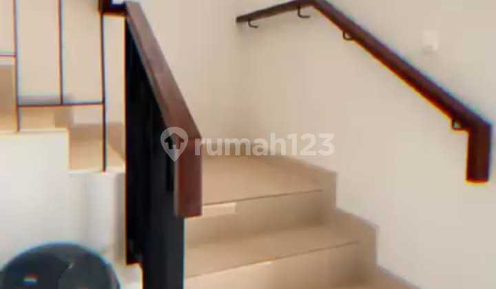 2-Story House Plus Attic Room in Blizfield, BSD City 2