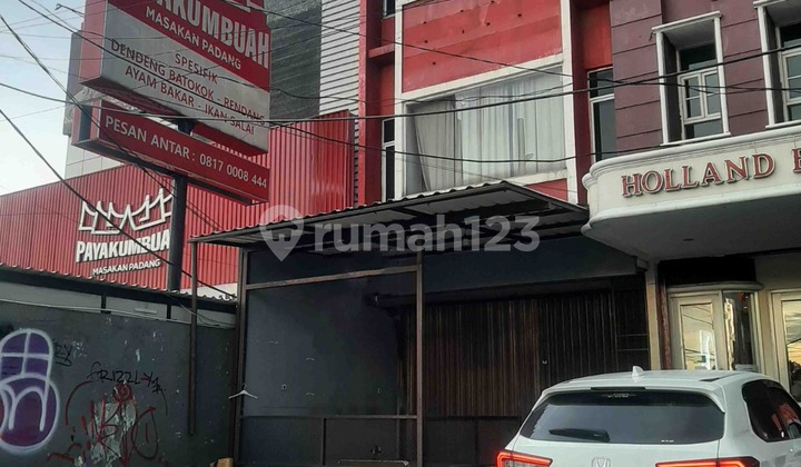 Nice 3.5-Story Shophouse in Rawabuntu, Main Road Next to Payakumbuah