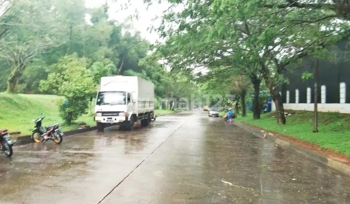 Rectangular Plot of Land with a 93-meter wide frontage for Warehouse, Production, and Office, located in the Taman Tekno BSD Warehousing Complex, South Tangerang. Total area of 10,877 square meters, just 5 minutes to the toll road.