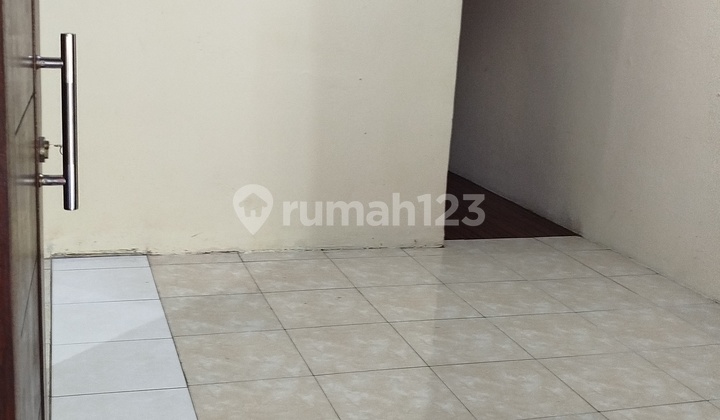 Disewakan Satu Rumah Dalam Komplek Gria Asri Serpong 2