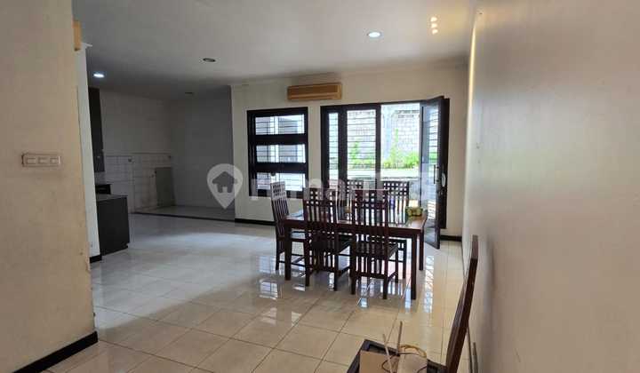 Rumah 2 Lantai Dekat Pasar Modern Dan.pintu Toll Bintaro
