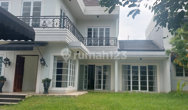 House with a land area of 1,234m2 very close to Andara Cinere toll gate.