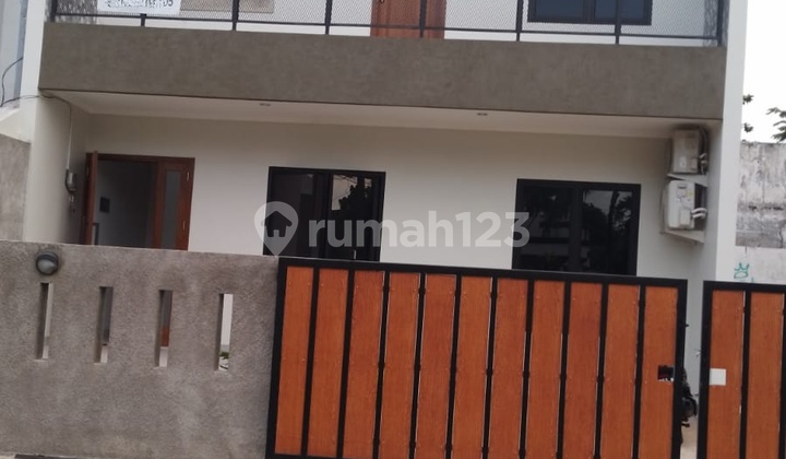 Rumah Baru Siap Di Bintaro Sektor 1 Bebas Banjir