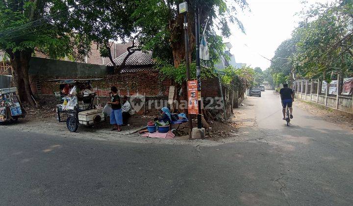 Rumah Tua Hook Hitung Tanah Dekat Tol Veteran 1