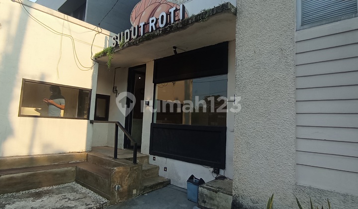 Ruang Usaha Pinggir Jalan Raya Siap Pakai