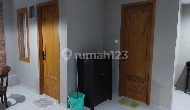 Ready-to-Occupy House Fully Furnished Strategically Near MRT 2