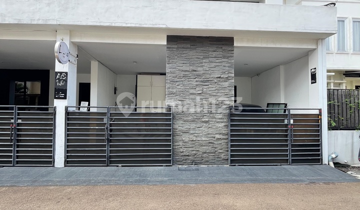 Ready-to-Occupy House for Sale in Camar Bintaro Sector 3