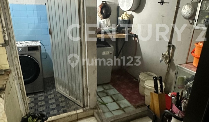 Two-Story House + 2 Shop Units in Pandan Raya, Perumnas 1 Tangerang 2