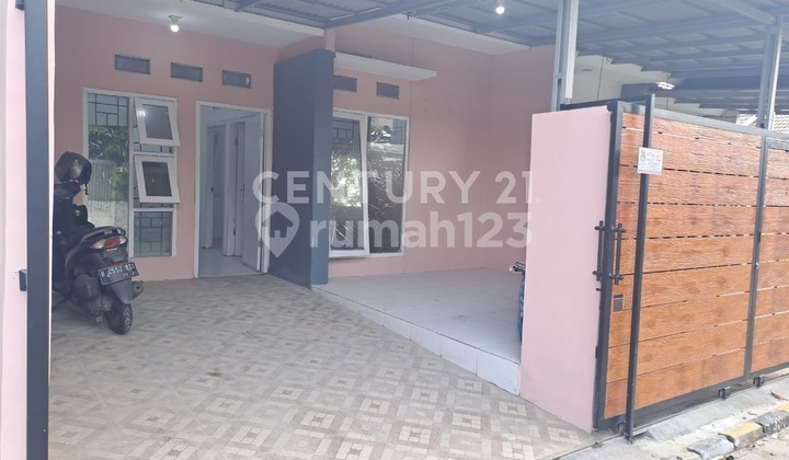 Ready-to-Occupy House in Royal Karawaci Cluster, Sukabakti, Tangerang Regency 1