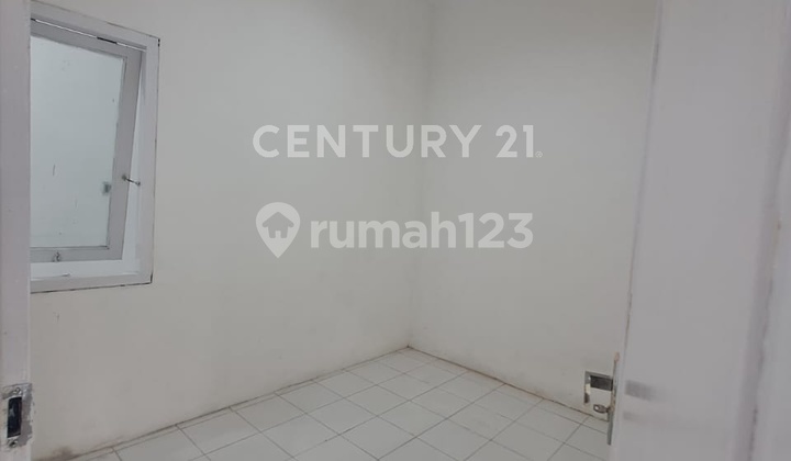 Ready-to-Occupy House in Royal Karawaci Cluster, Sukabakti, Tangerang Regency 2