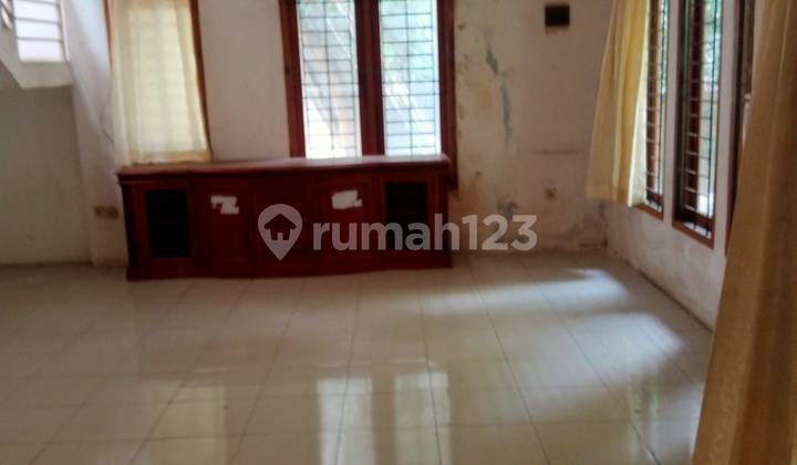 Rumah 2 Lantai Di Taman Borobudur 1,  Dua Rumah Di Jadikan Satu