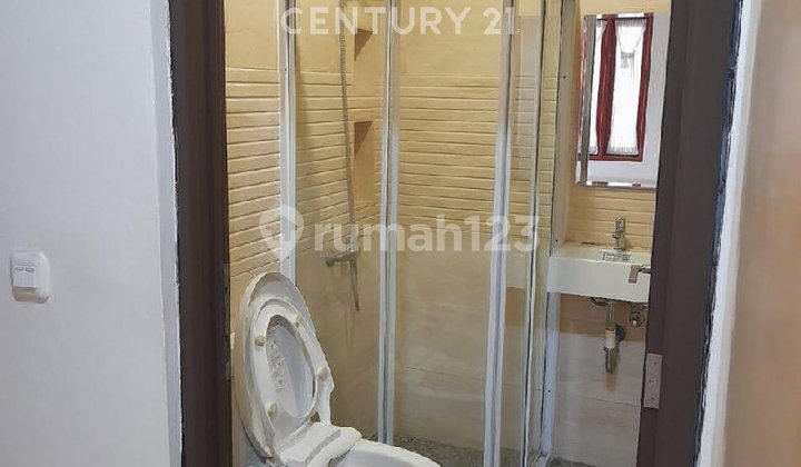 Rumah 2 Lt  Beverly Golf Lippo Karawaci Siap Huni, Rapi Bersih 2