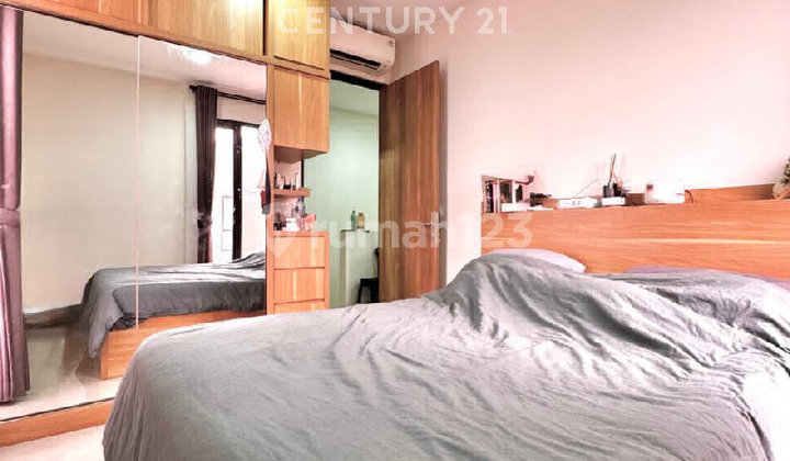 Modern 2-Story House with a Green Environment, Close to Public Facilities 2