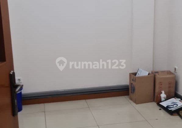 Three-Story Attached Shop House for Quick Sale in Cikokol, Tangerang 2