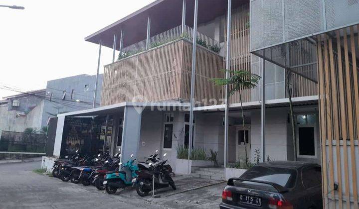 Rumah 3 Lantai Bagus Unfurnished SHM di Cisitu Dago, Bandung 1