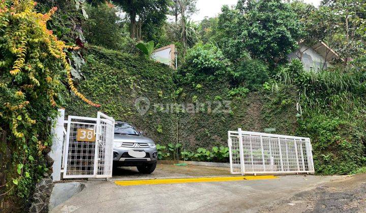 Rumah Villa 2 Lantai Bagus Semi Furnished Sertifikat Hak Milik di Jalan Azaka-Dago Giri, Bandung 2