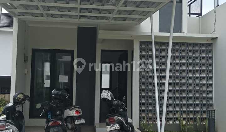 Rumah 2 Lantai Baru di Mainroad Cihanjuang, Bandung Rumah 2 Lantai Baru di Mainroad Cihanjuang, Bandung