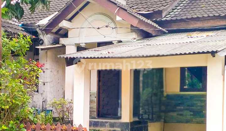 Nice Semi Furnished Freehold House SHM Arcamanik, Bandung 2