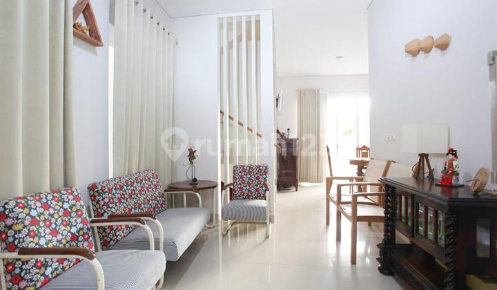 Strategic House Near UGM, SCH, Suciati, Monjali Strategic House Near UGM, SCH, Suciati, Monjali