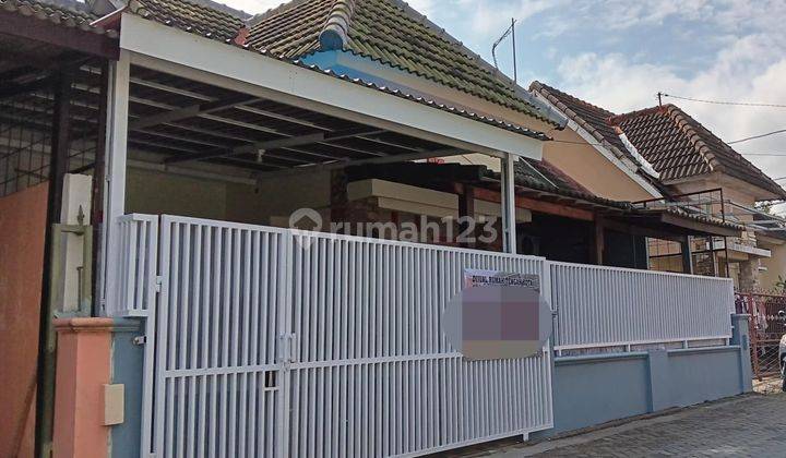 Disewakan Rumah di Tengah Kota Semi Furnish  1