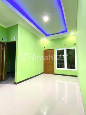 Strategic Rental House near UPN and Pakuwon Mall Strategic Rental House near UPN and Pakuwon Mall