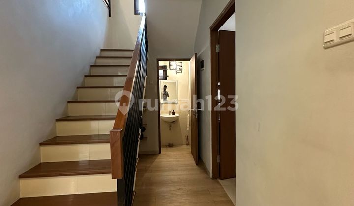 Dijual Rumah modern 2 lantai, siap huni di lokasi Premium Jakarta Selatan! 2