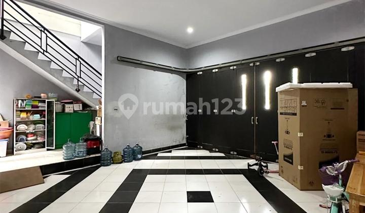 Minimalist House for Sale in a Complex, Quiet Area, Wide Road Frontage 2