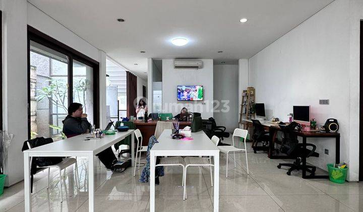 Dijual Cepat! Rumah Mewah 3 Lantai – Harga Nego 2