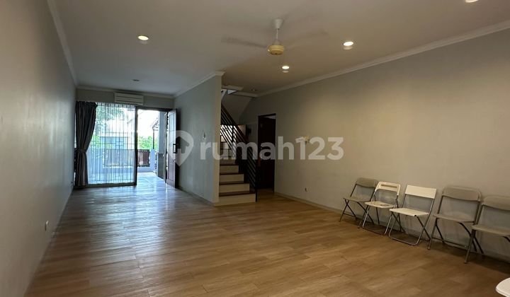 Dijual Rumah modern 2 lantai, siap huni di lokasi Premium Jakarta Selatan!