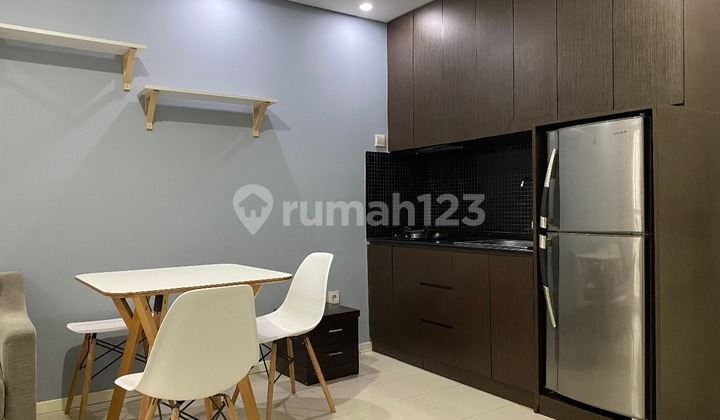 Disewakan Unit Apartemen Royal Mediterania Garden, Tower Lavender, (2Br), View Kolam