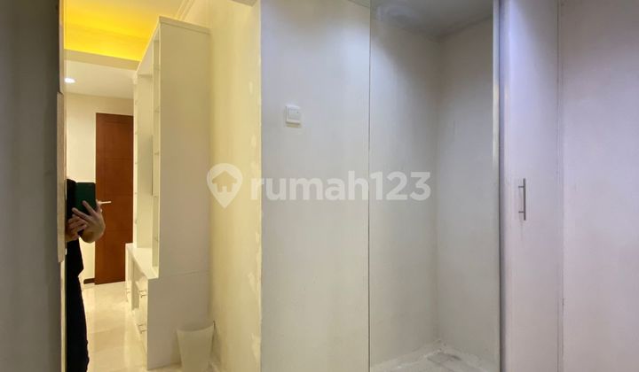 Disewakan Unit Apartemen Royal Mediterania Garden, Tower Lavender, View Kolam 2