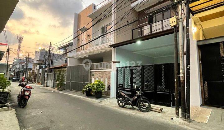 DIJUAL BAGUS RUMAH MINIMALIS KARANG ANYAR UKU 4,5X16 STRATEGIS 3,5 LT SIAP HUNI 1