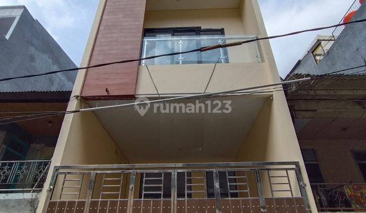 DIJUAL RUMAH BRAND NEW PADEMANGAN UKU 4.7X12.5 STRATEGIS 3 LANTAI SELATAN HRG MENARIK BAGUS 1