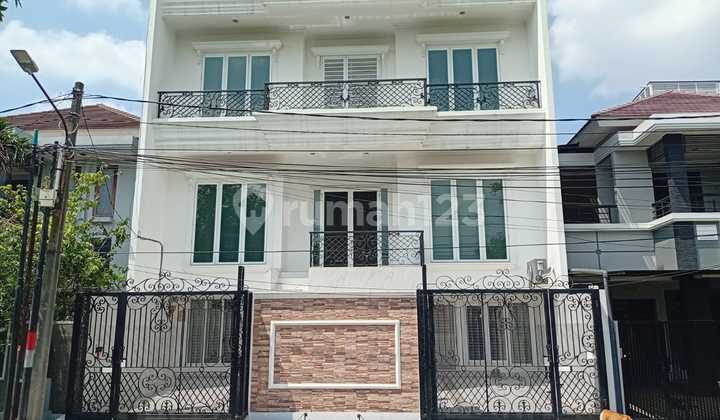 FOR SALE LUXURY HOUSE IN GADING KIRANA ESTATE COMPLEX  LT 220 M2 3 FLOORS EAST EXCLUSIVE ATTRACTIVE PRICE