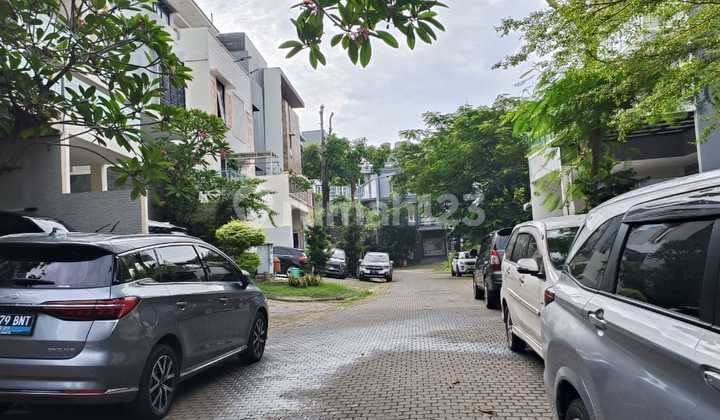 Disewakan Rumah The Bukit di Ancol Siap Huni Uku 9x18 lokasi Eksklusif 3.5 lantai Rapi Siap Huni 2