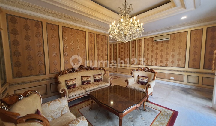 FOR SALE LUXURY INTERCON HOUSE IN KEBON JERUK GARDEN PREMIUM AREA, SIZE 20X40, SOUTH FACING 2