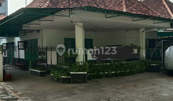 For Sale Standard House in Menteng, land area 778, building area 407, Premium Location, Attractive Price.