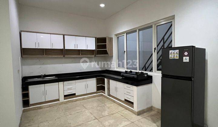 Disewa Rumah Golf Residence Kemayoran Uku 8x18 Furnished Rapi Siap Huni 2