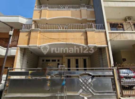 RUMAH DANAU INDAH UKU 7X14 HDP SELATAN 3 LANTAI STRATEGIS HRG MENARIK