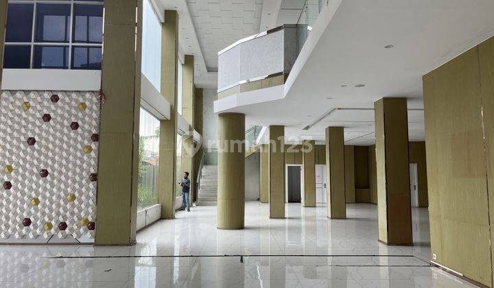 Disewakan Gedung Cocok Untuk Showroom Kantor 2