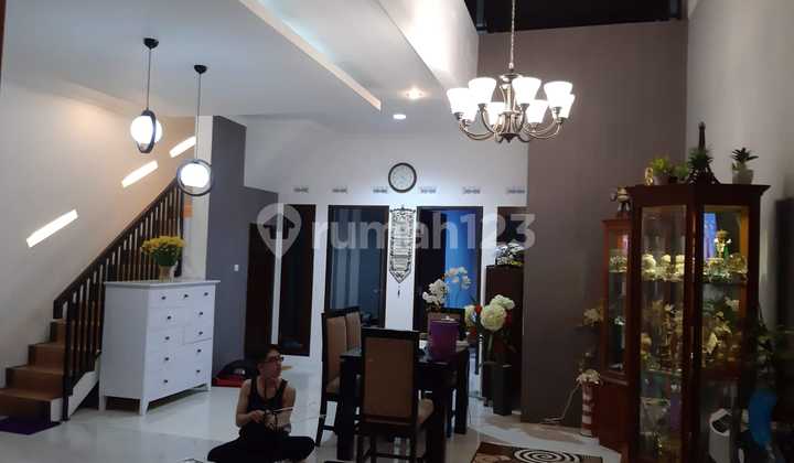 Dijual Cepat Rumah 2,5 Lantai Siap Huni di Villa Pamulang 2